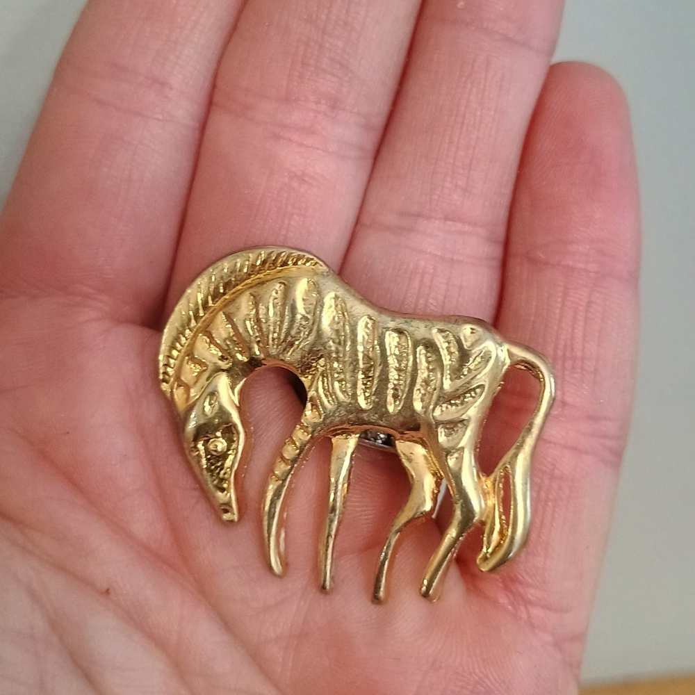 Vintage Unsigned Gold Tone Zebra Brooch Pin Modernist